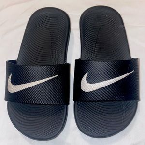 Black Nike slides toddler boy size 11c